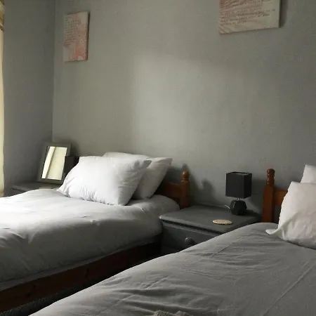 2 Bedroom Terrace On Edge Of Lake District Holiday home *